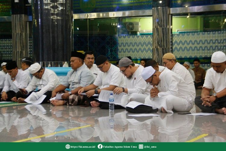 “Semoga diusia yang ke-40 tahun ini UMA mampu berdaya saing di tingkat nasional dan internasional serta terus berkontribusi dalam pembangunan sumberdaya manusia yang inovatif, profesional dan berkepribadian,” tegasnya.Rektor juga mengatakan, UMA sudah dinobatkan sebagai universitas terbaik di Sumut versi UniRank.