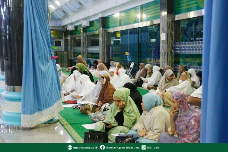peserta-perempuan-uma-gelar-munajat-dan-tasyakuran