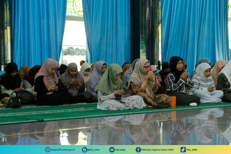 peserta-perempuan-pada-pengajian-tentang-motivasi-beramal-untuk-sukses-dunia-dan-akhirat