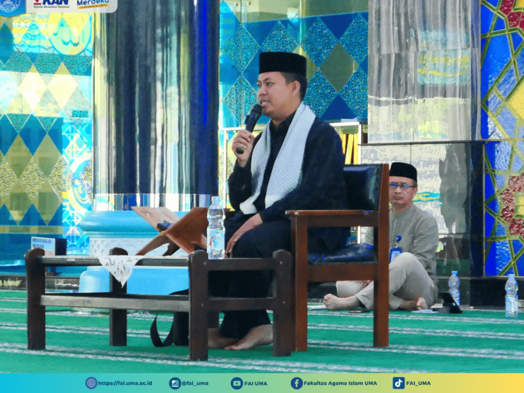 ceramah-ustad-pada-pengajian-tentang-membangun-karakter-mahmudah-dalam-perspektif-islam
