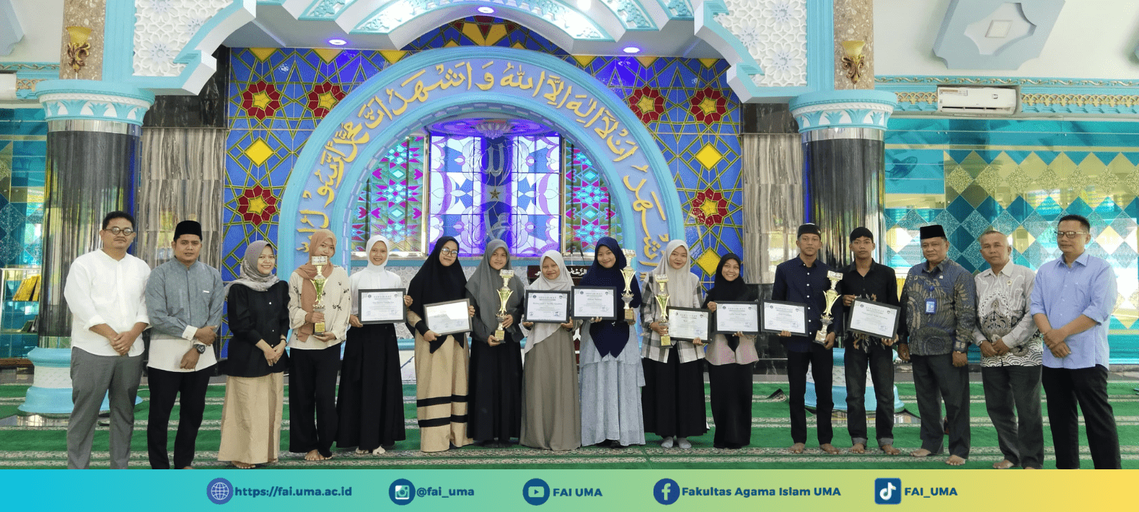 Foto Bersama Penyerahan Trofi Juara Pemenang Hasil Seleksi Kompetisi Tilawatil Qur’an Mahasiswa Nasional (MTQMN) Tahun 2025-min
